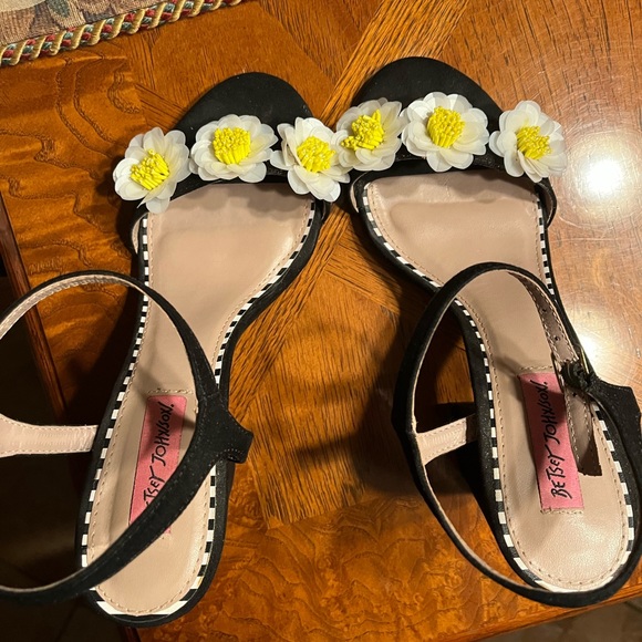 Shoes size 8 with Dress to match size 6 beautiful - Picture 3 of 7